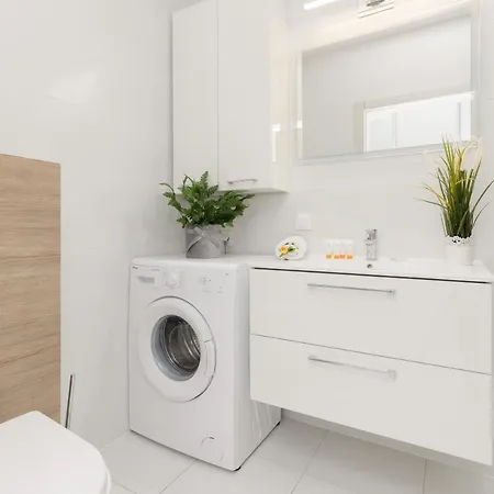 Ulrychow With Parking By Renters